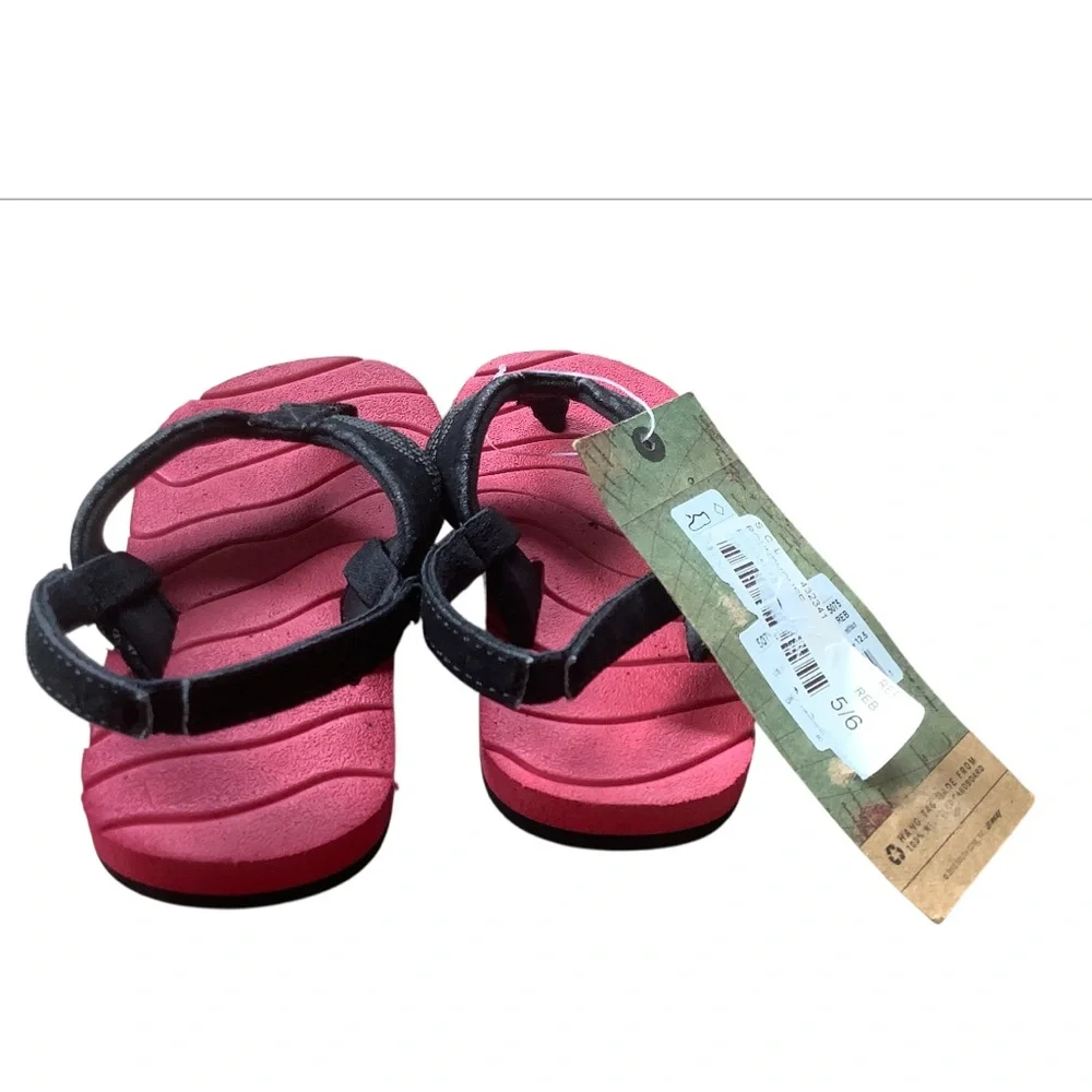 NWT REEF Sandals Red/Black Kids Sandals Size 5/6